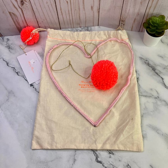 Meri Meri Pink Hanging Heart Decoration Wall Pom Nursery Bedroom - Picture 1 of 6